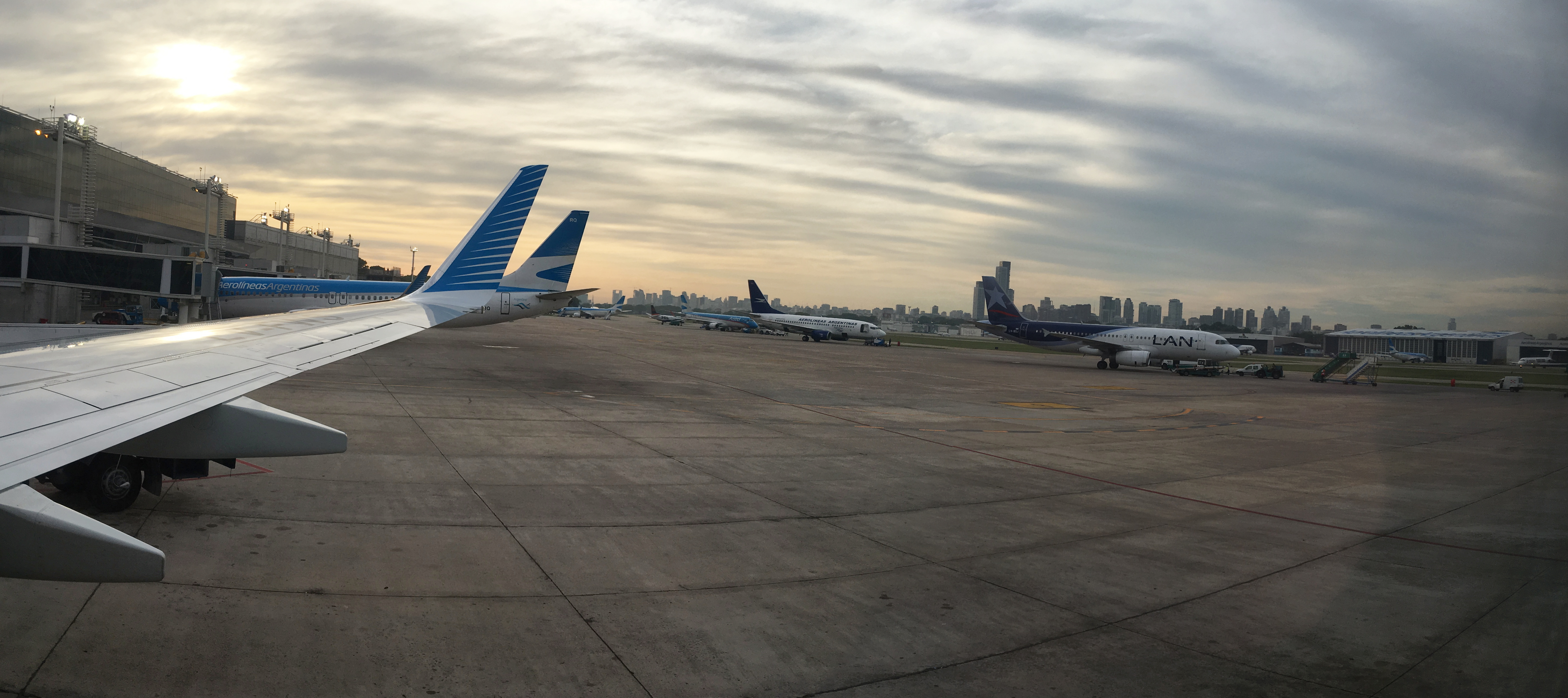 Terminal y pista del Aeroparque Jorge Newbery