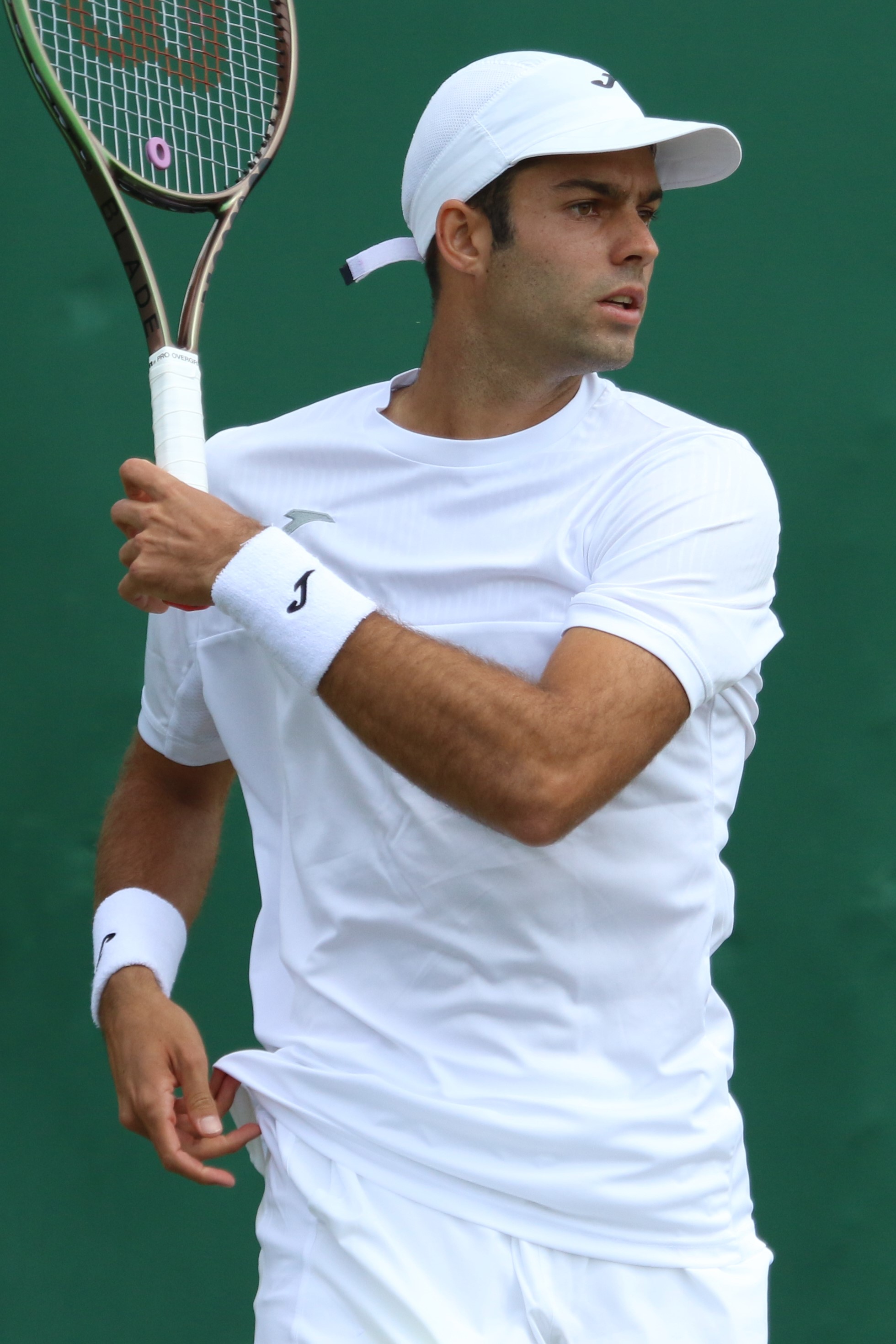 Facundo Díaz Acosta en una cancha de tenis