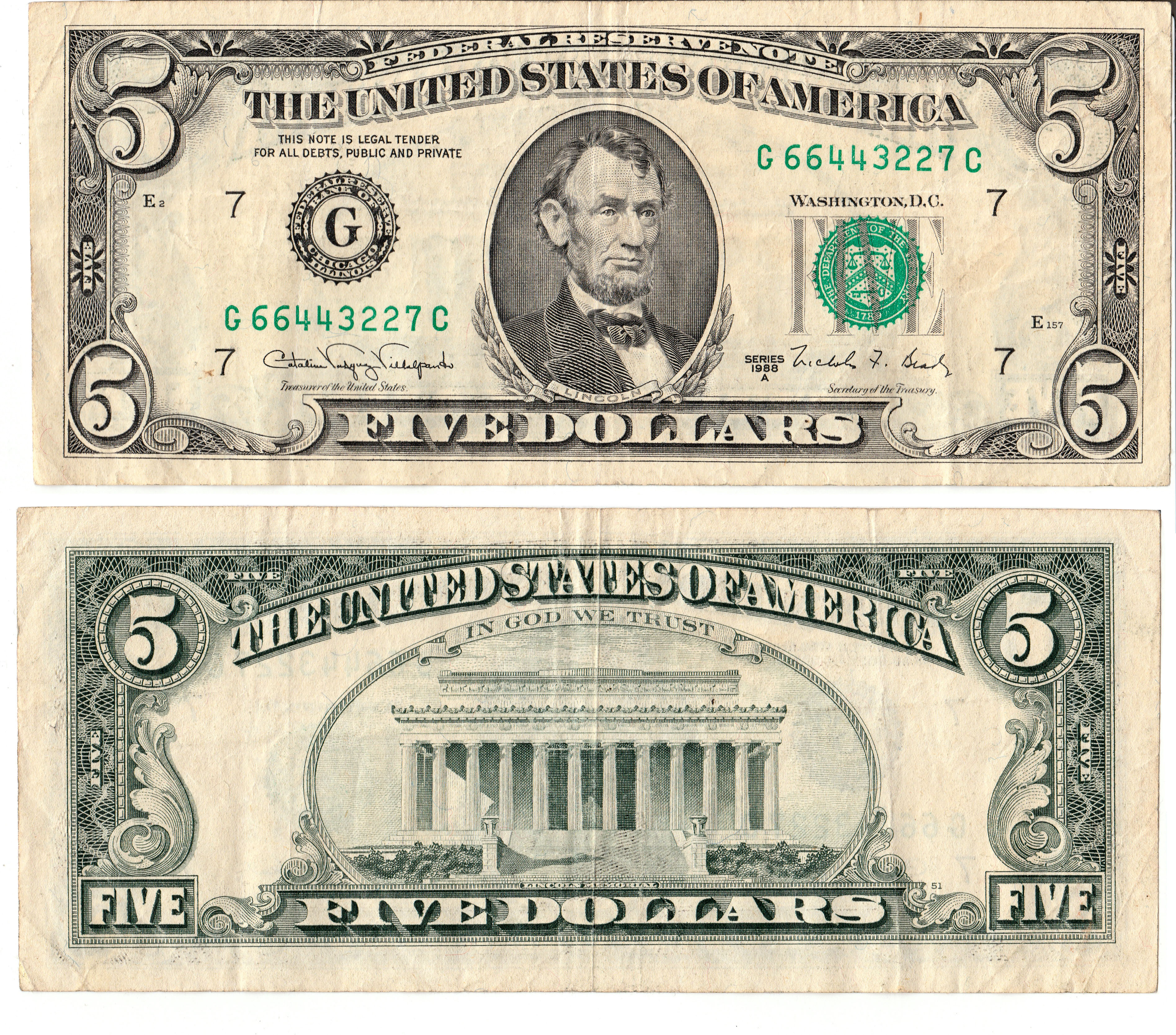 Billete estadounidense de cinco dólares visto de ambos lados