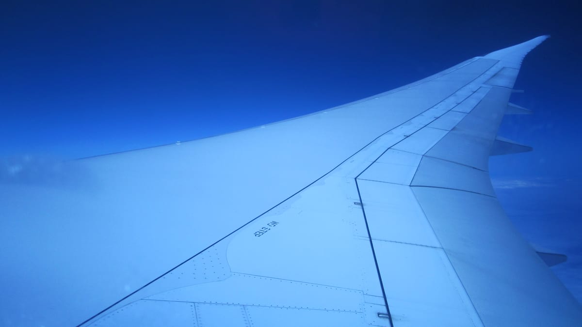 Ala de un Boeing 787 vista desde la cabina