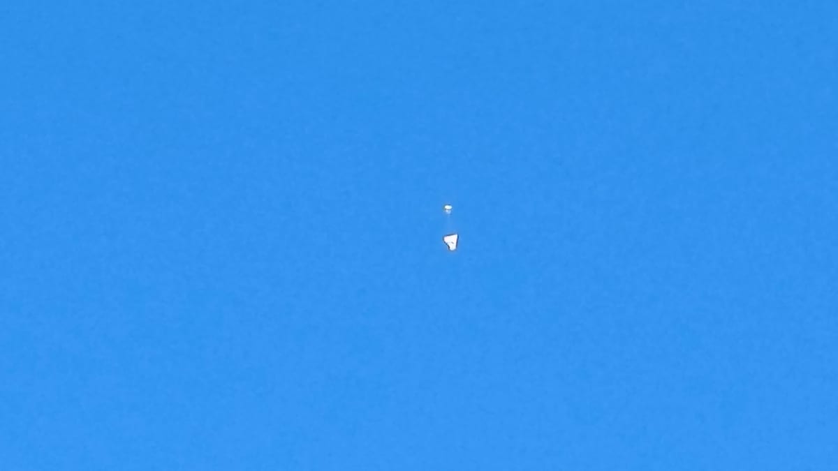 Globo de gran altitud elevado hacia la estratósfera