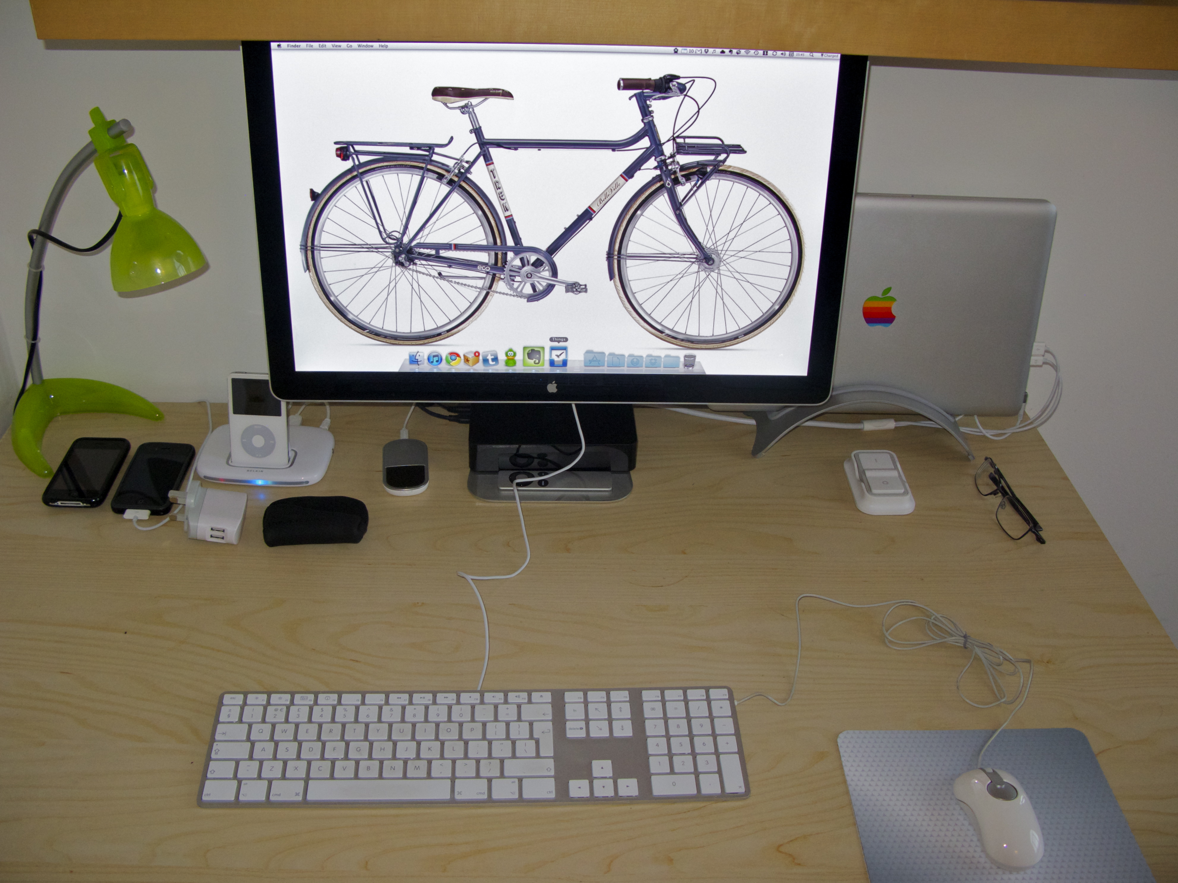 Espacio de trabajo con computadora portátil