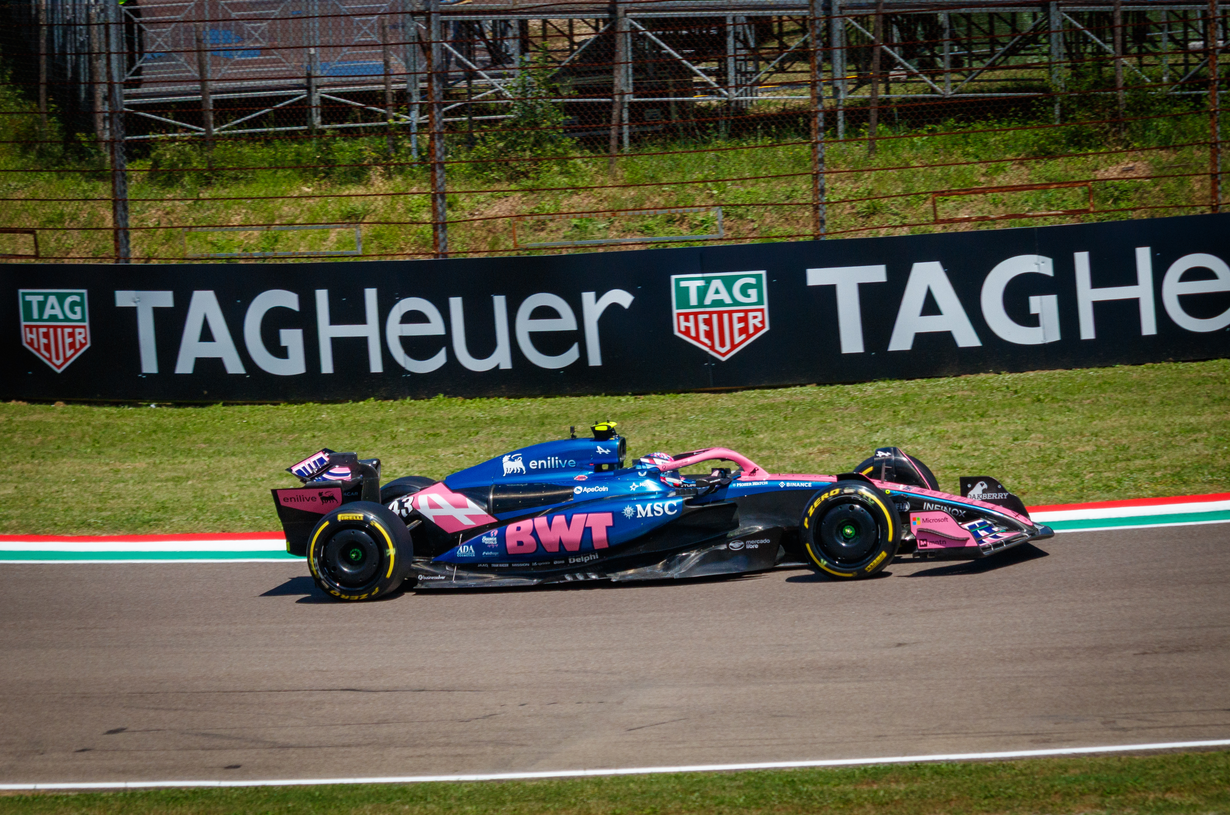 Franco Colapinto conduce el Alpine número 43 en Imola
