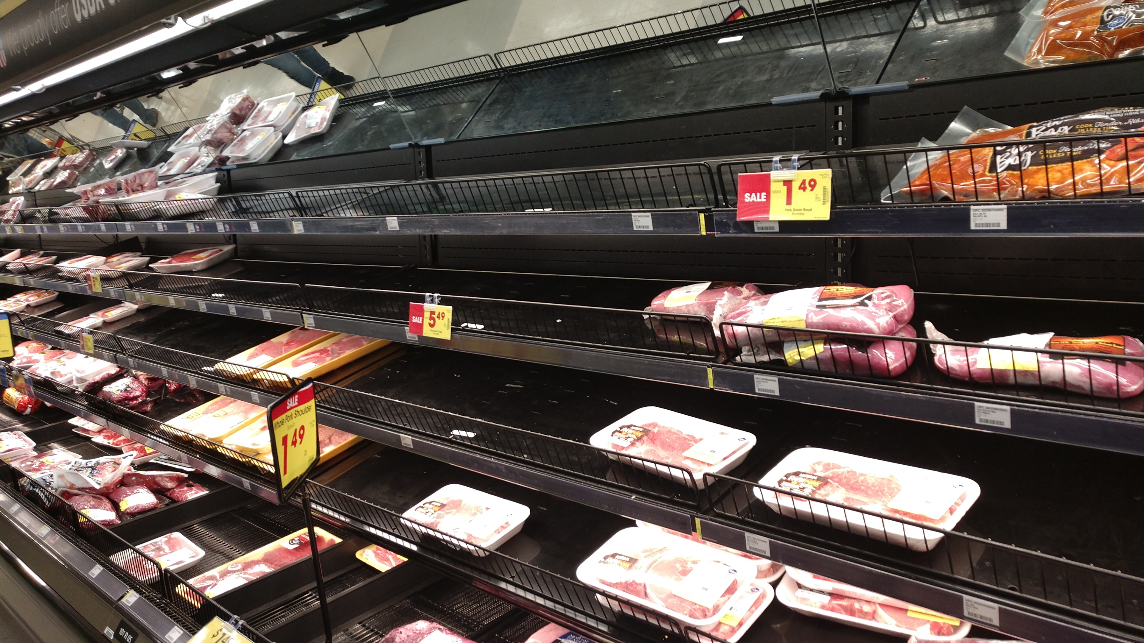 Estante de supermercado destinado a carne picada