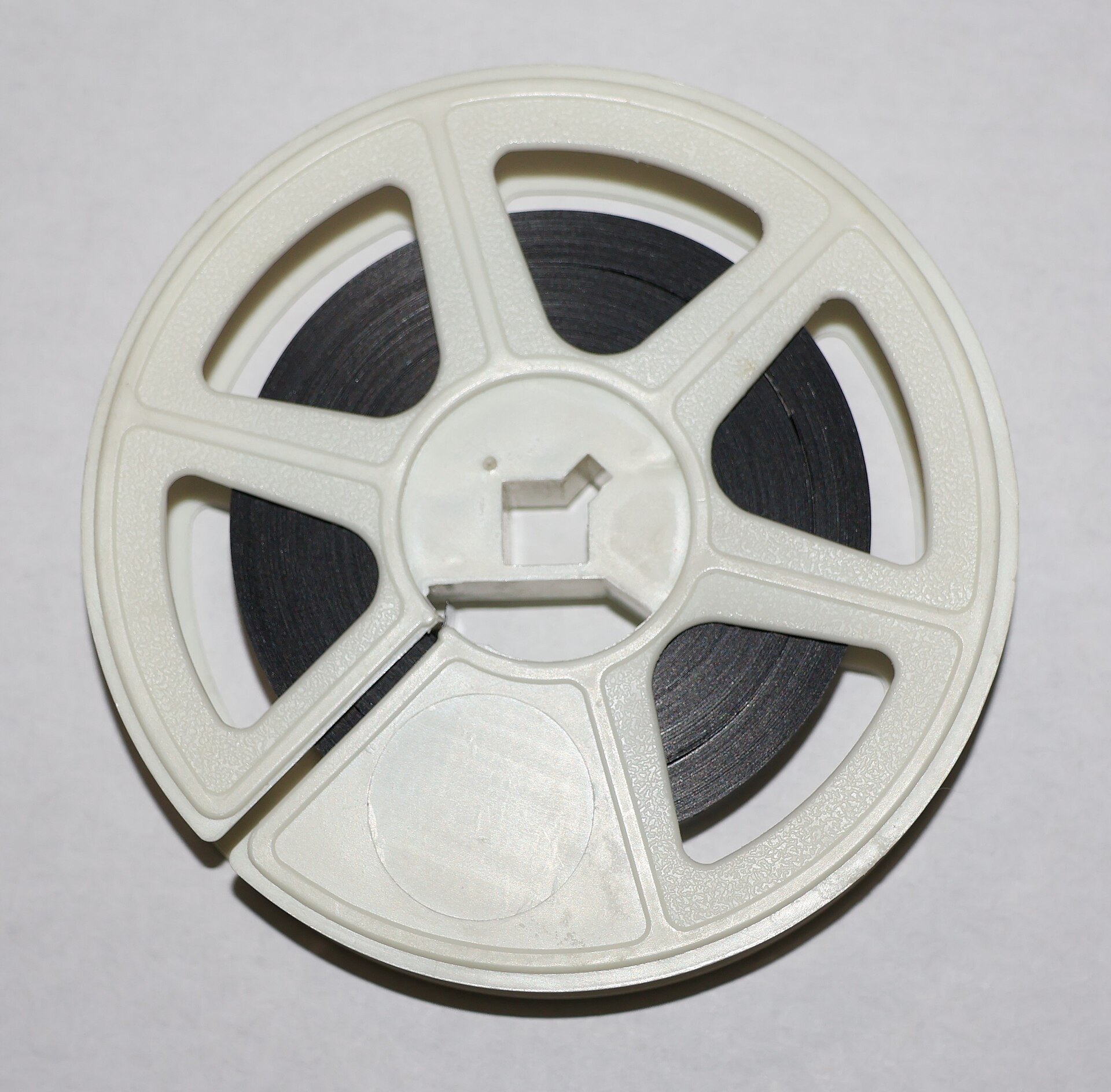 Rollos y cinta de película cinematográfica