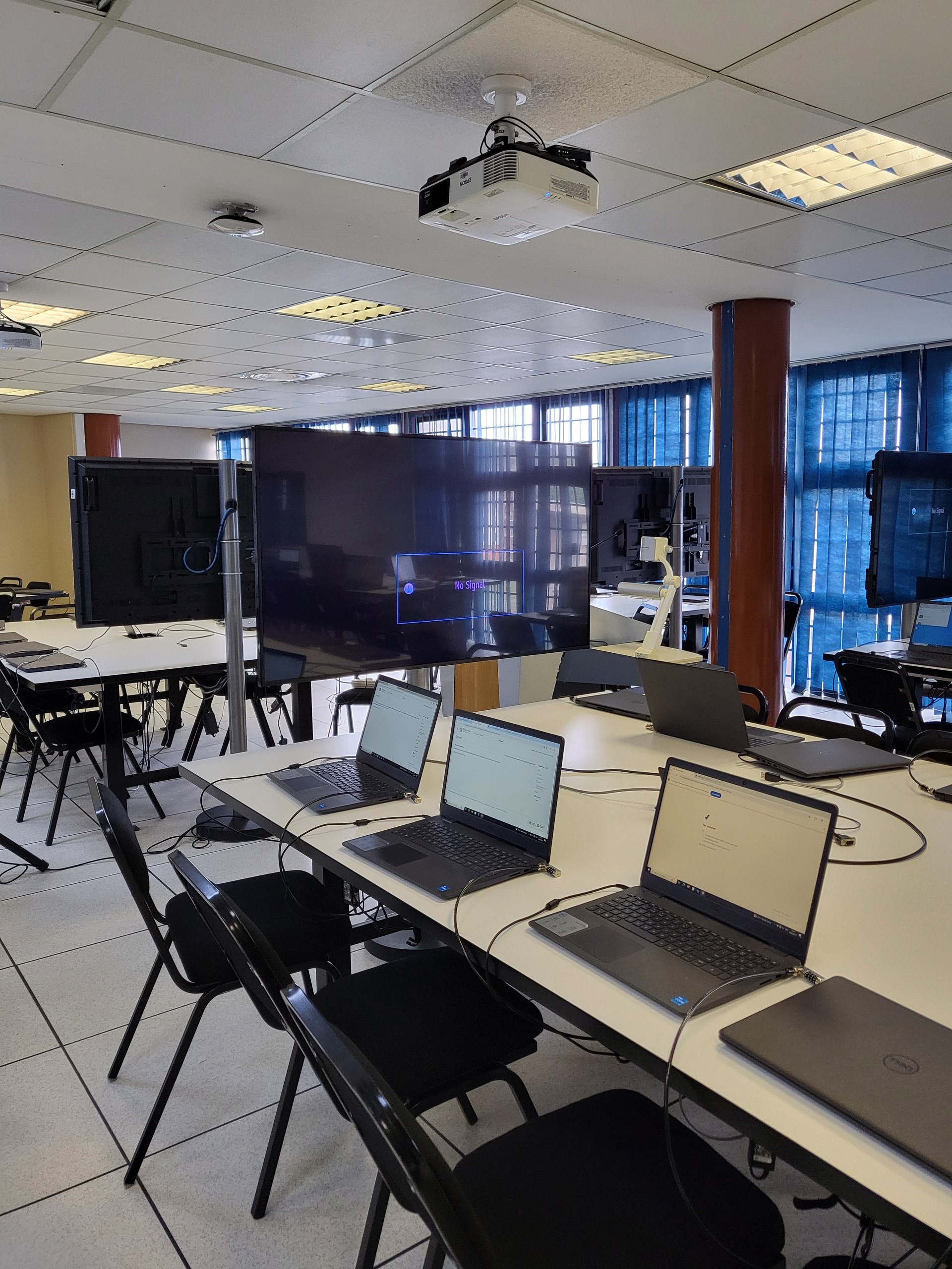 Aula interactiva de Mangosuthu University of Technology. Imagen de archivo del uso educativo de tecnología.