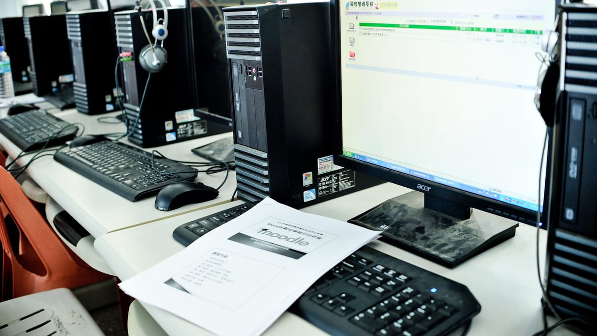 students computer classroom