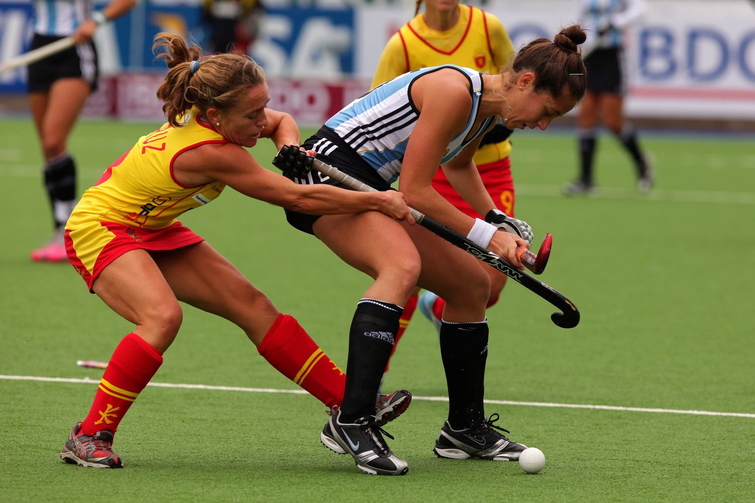 Selección argentina femenina de hockey en un partido ante España