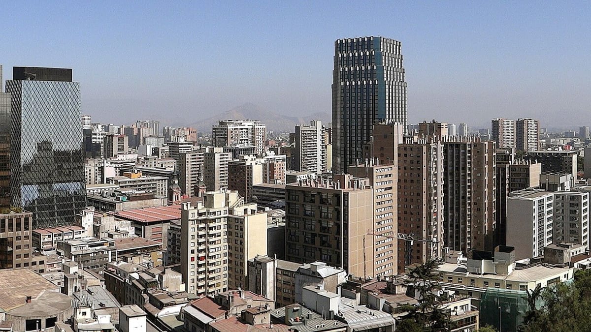 Vista panorámica de Santiago de Chile y la cordillera