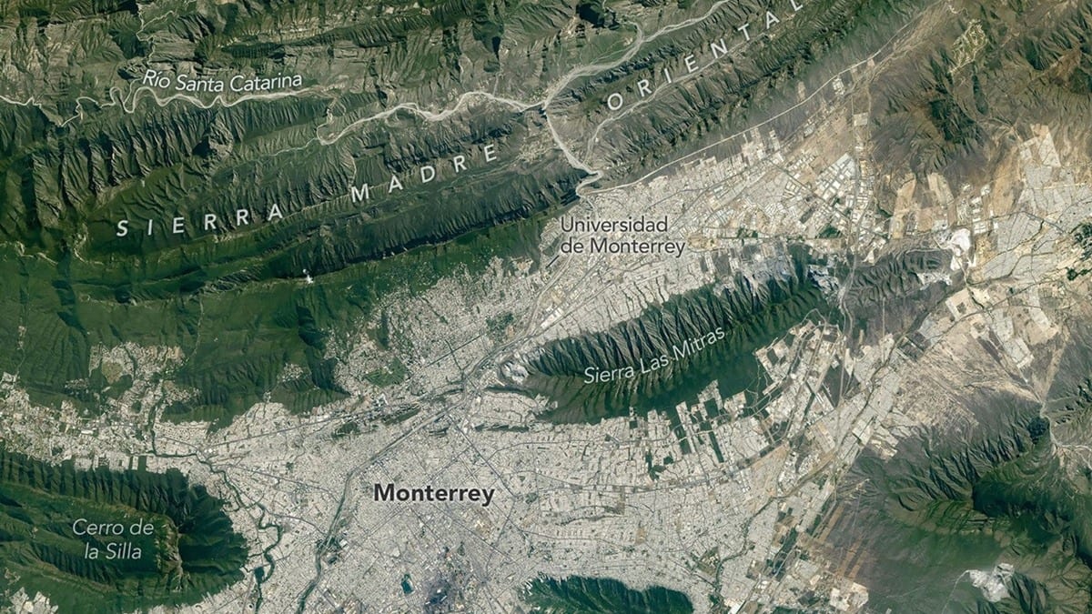 Vista de Monterrey y las crestas de la Sierra Madre Oriental desde la Estación Espacial