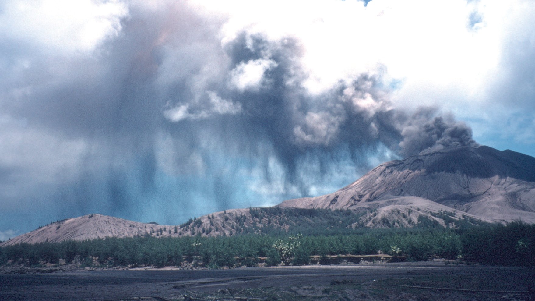 volcanic ash plume Indonesia