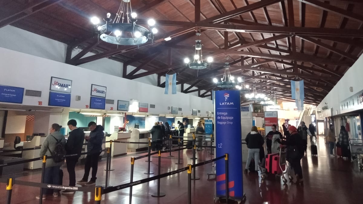 Hall de check-in del aeropuerto internacional de Salta