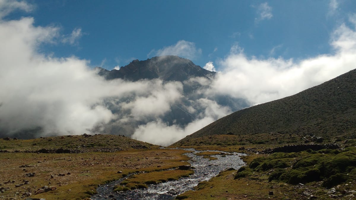 Ruta de montaña en la Cordillera de los Andes