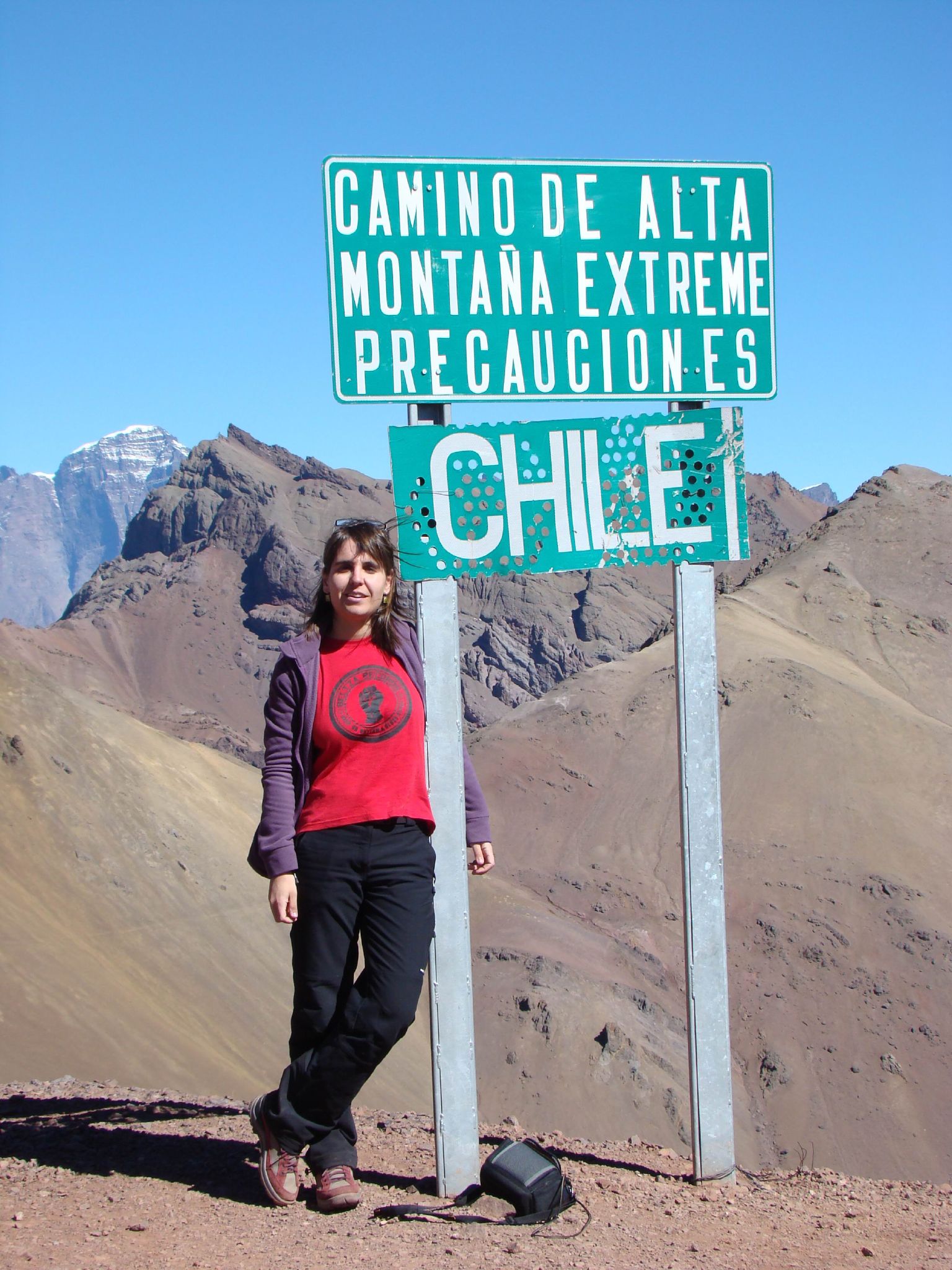 Camino sinuoso de alta montaña en los Andes