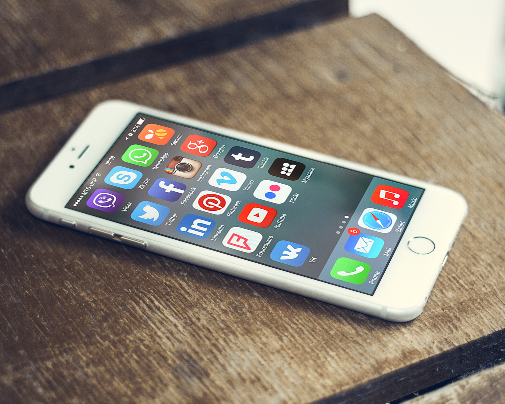 Aplicaciones de redes sociales en un teléfono
