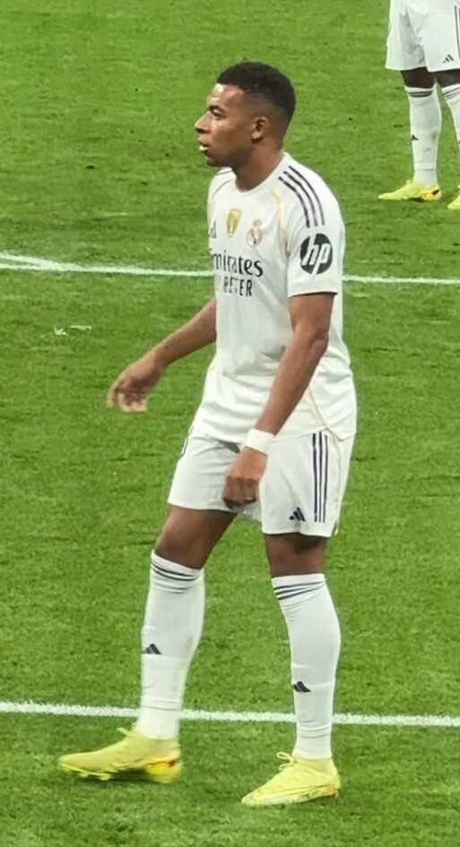 Kylian Mbappé con la camiseta del Real Madrid