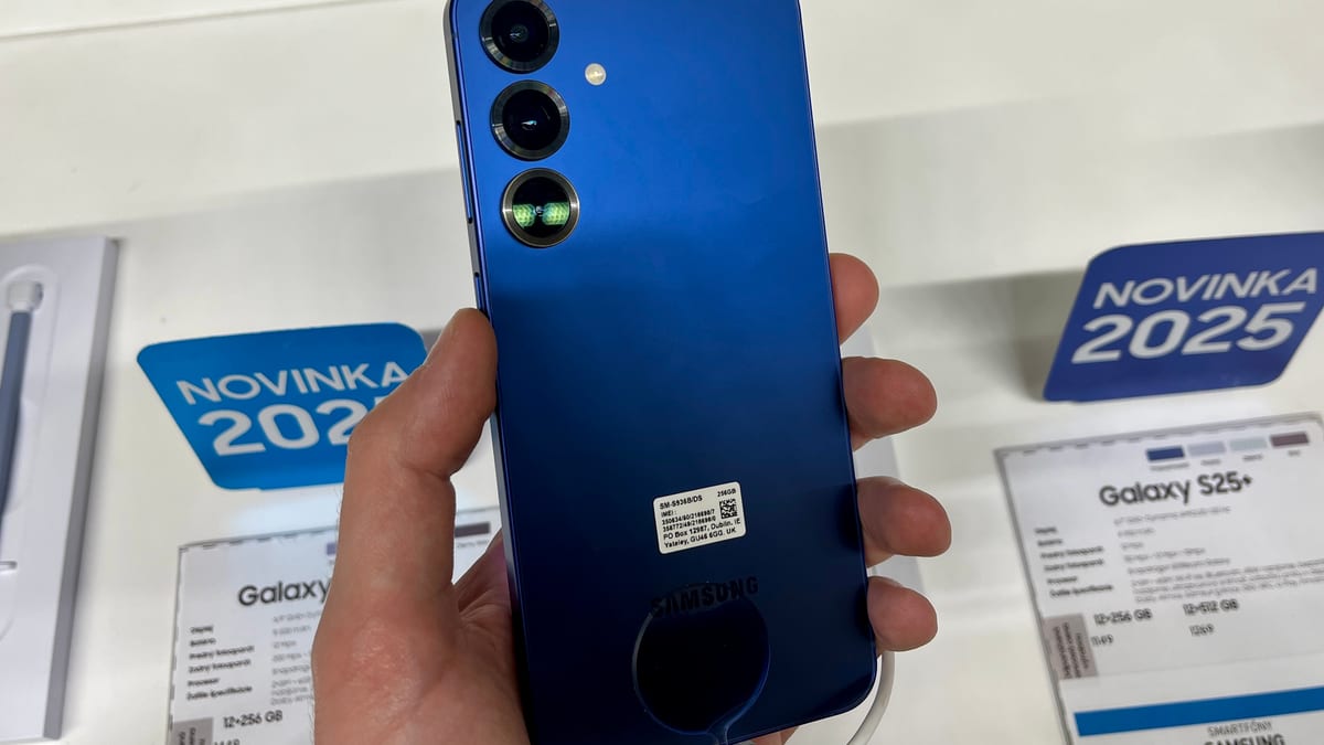 Teléfono Samsung Galaxy S25 Plus visto de frente y de dorso