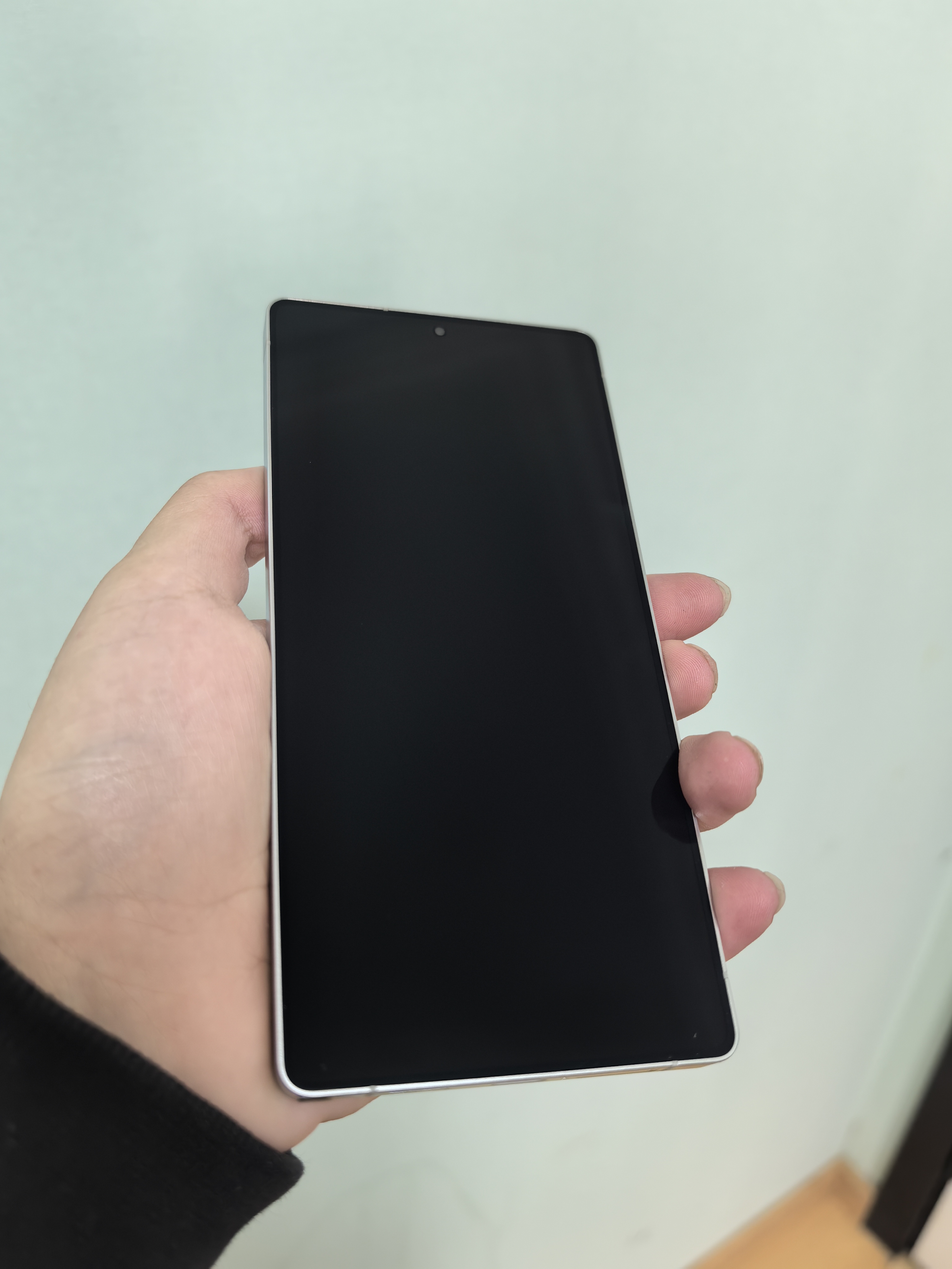 Pantalla encendida de un Samsung Galaxy S25 Ultra