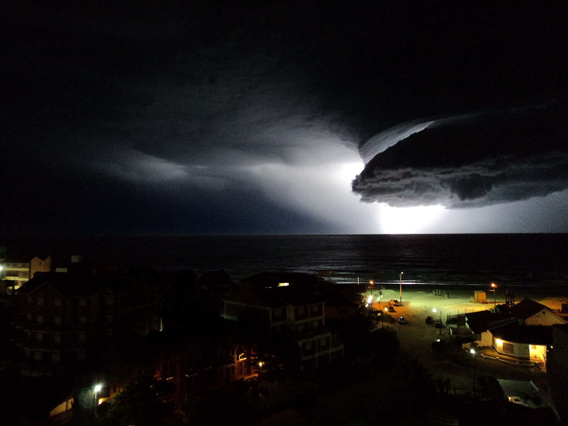 Tormenta eléctrica durante una sudestada
